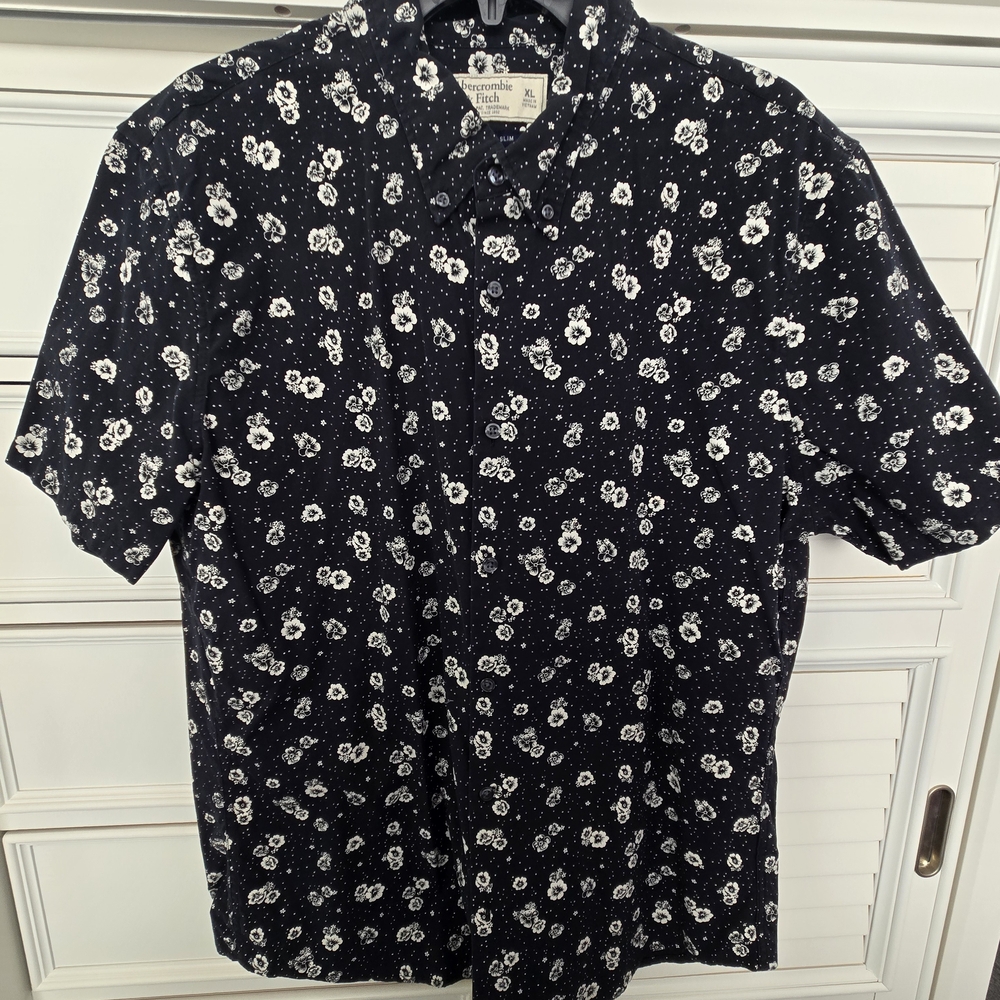 Abercrombie & Fitch Dark Blue Floral Button-Down Shirt